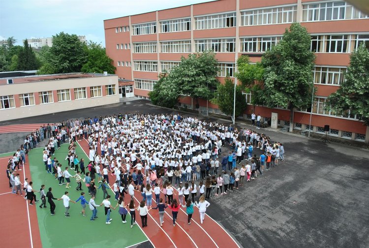 Над 700 на хорото в инициативата "Розите на България"