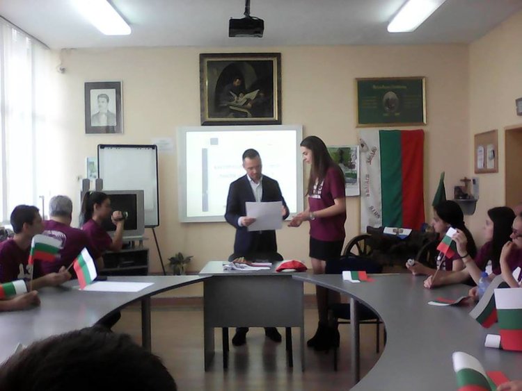 Завърши деветомайската „Декада“ на младшите посланици