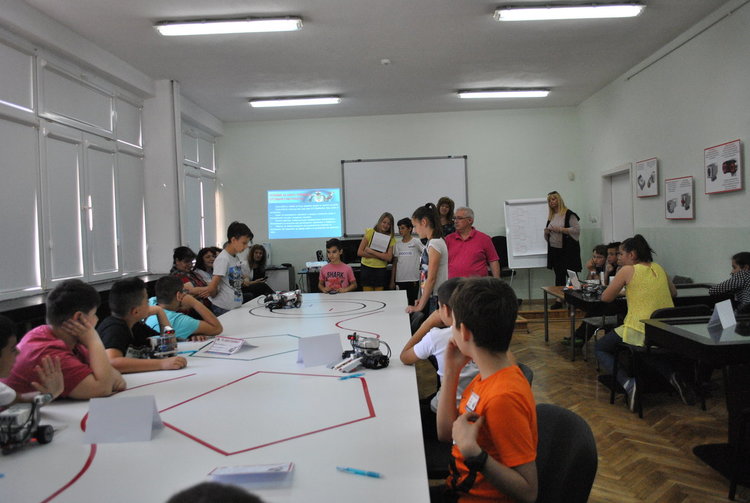 Петокласници от ОУ „Пенчо Славейков“ конструират роботи