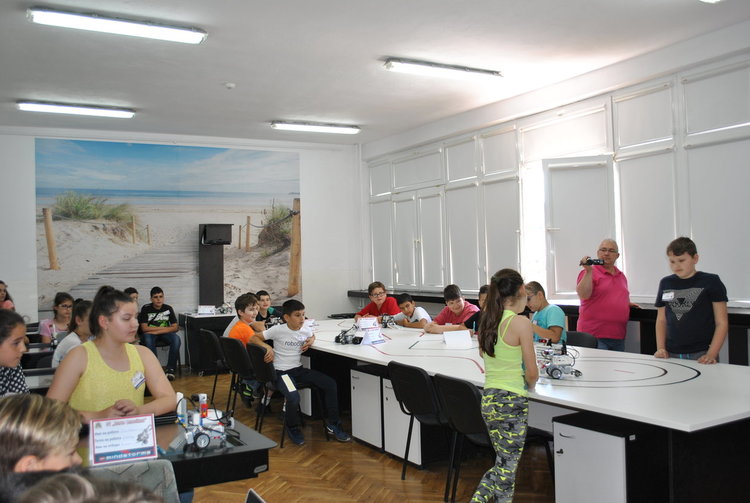 Петокласници от ОУ „Пенчо Славейков“ конструират роботи