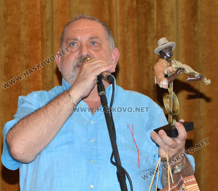 предс. на читалище"зяра" поздрави младите изпълнители