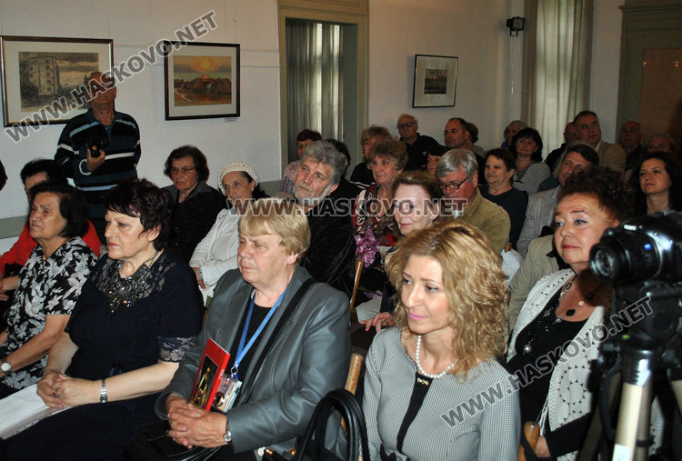 Пропуснаха името на фотографа сред авторите на сборник за Валентин Кузминов
