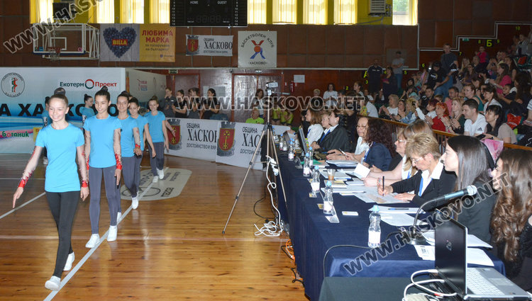  200 посягат към  Купата на Хасково по аеробика