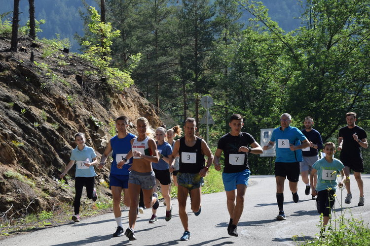 Десетки състезатели участваха в кросовото бягане от Дяволския мост до Ардино