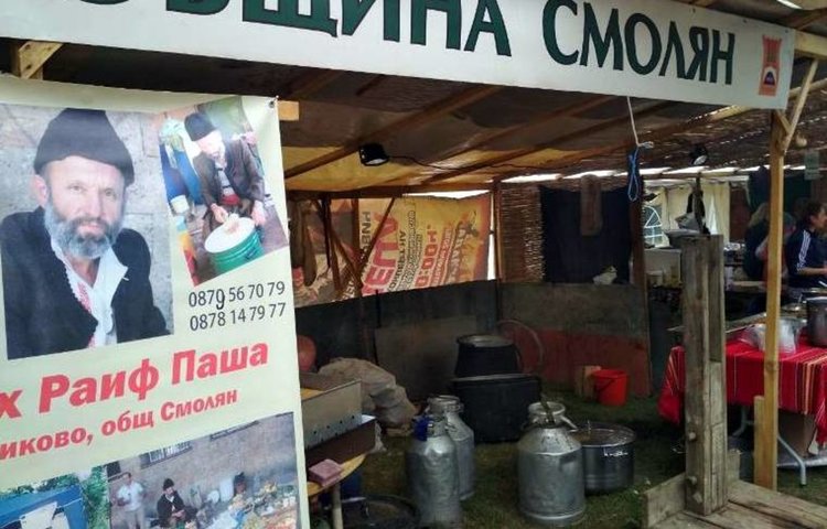 Старинни родопски млечни деликатеси станаха хит на събор на овцевъдите