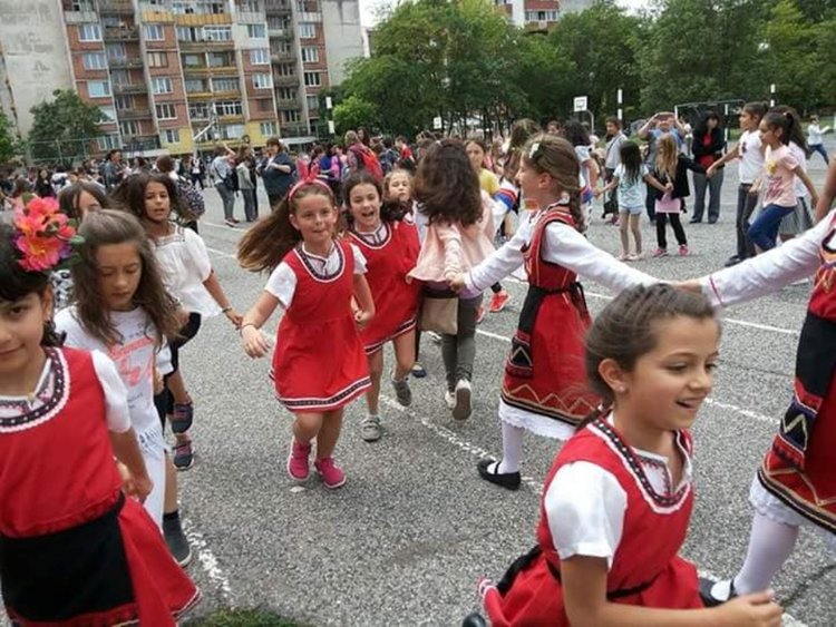 Децата от „Паисий” част от „Розите на България”