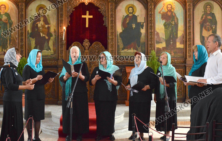 Школата по източно църковно пеене със специална награда от дядо Наум