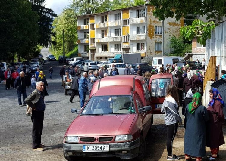 Курбан за здраве и плодородие събра над 700 души в Еньовче