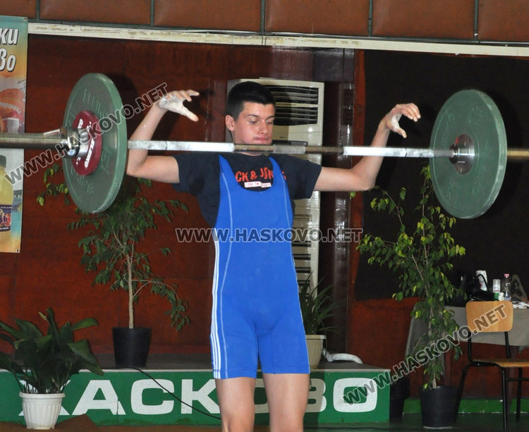 320 щангисти в Хасково спорят за шампионските титли