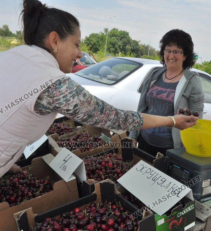 За седмица цената на черешите падна наполовина