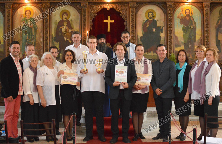 Школата по източно църковно пеене със специална награда от дядо Наум