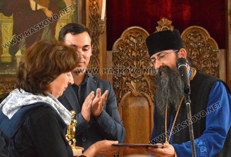 Школата по източно църковно пеене със специална награда от дядо Наум