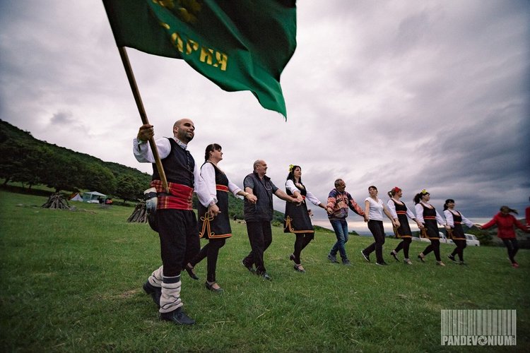 Фестивал „Угар“ събира българи на нестинарско хоро с гайди и народна музика 