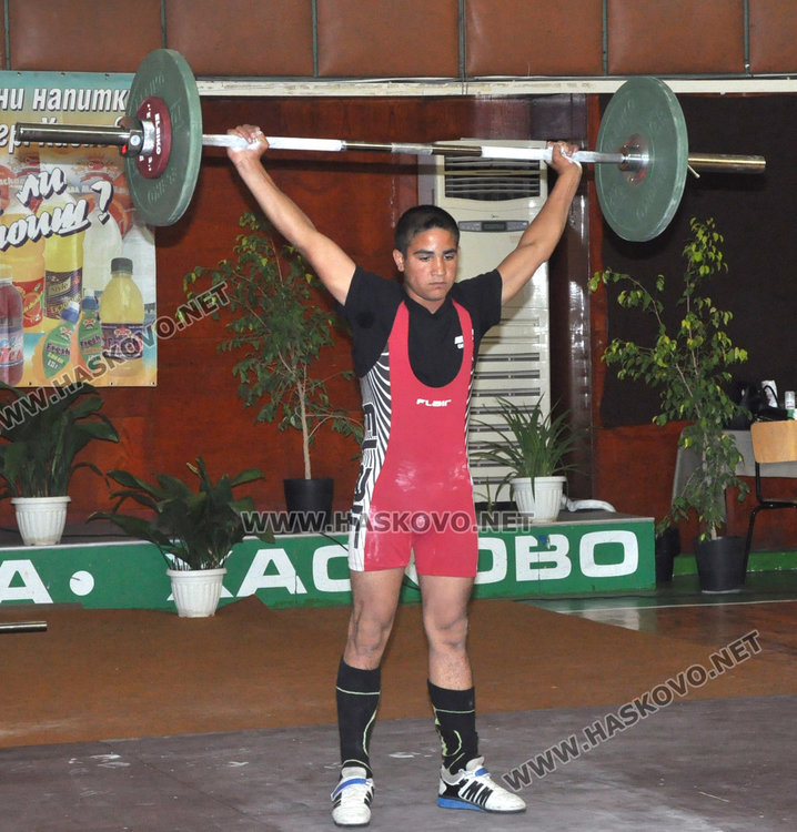 320 щангисти в Хасково спорят за шампионските титли