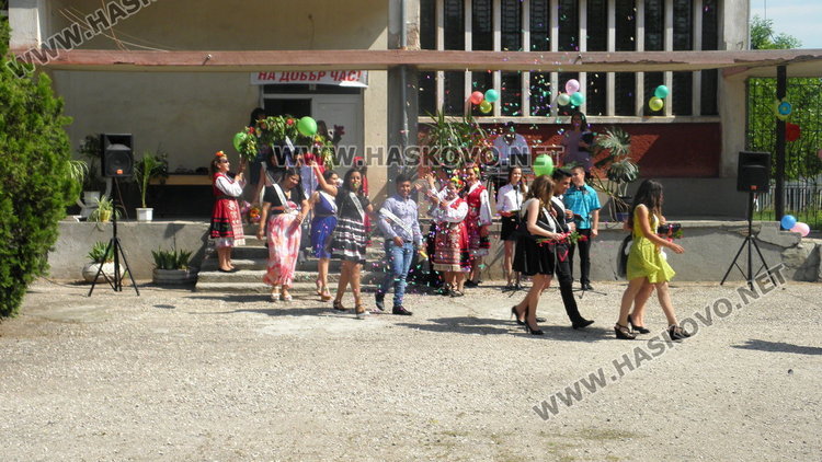 ПГ "Проф. д-р Асен Златаров" изпрати своите абитуриенти