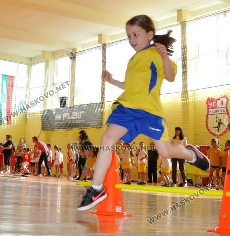 80 деца и родители в състезание за Деня на спорта