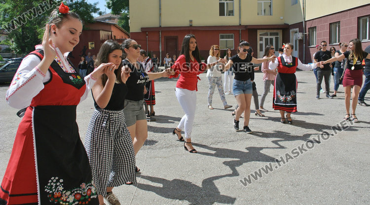 Със златни медали изпрати двама от абитуриентите си Гимназията по туризъм