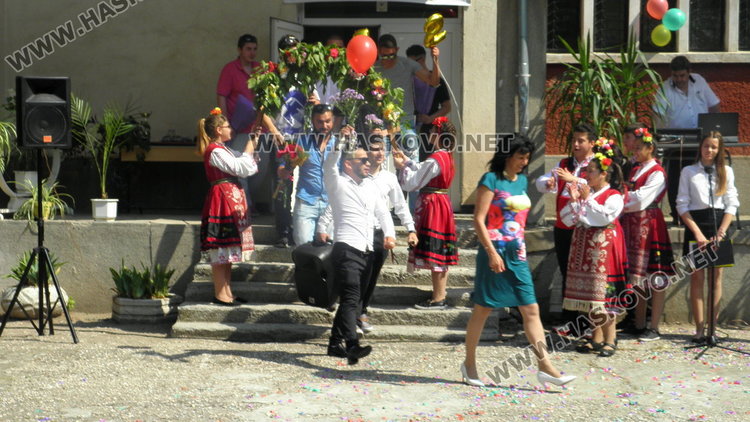 ПГ "Проф. д-р Асен Златаров" изпрати своите абитуриенти