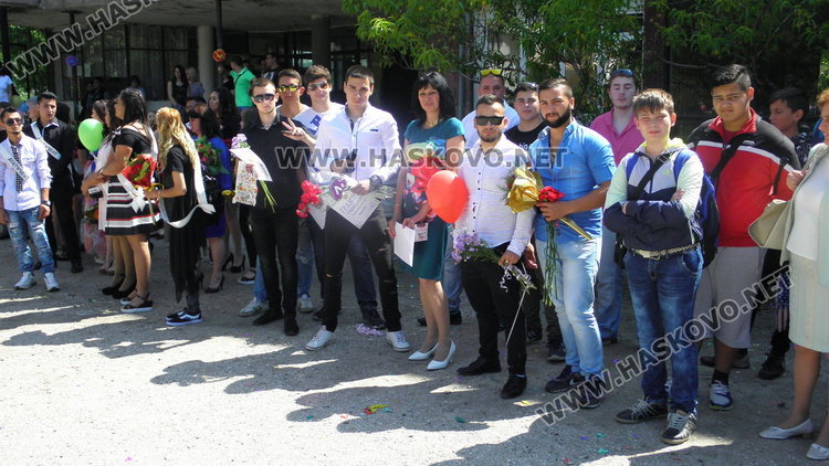 ПГ "Проф. д-р Асен Златаров" изпрати своите абитуриенти