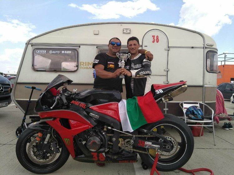 Местен монтьор постигна международен успех по мотоциклетизъм