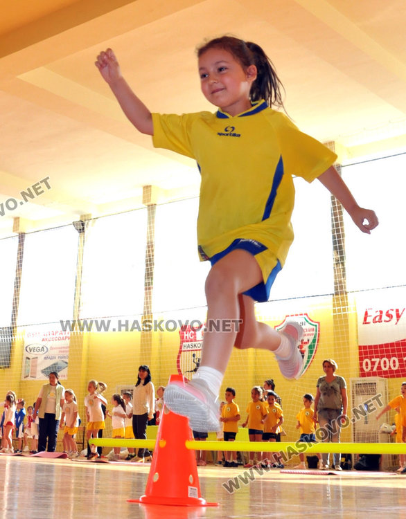 80 деца и родители в състезание за Деня на спорта