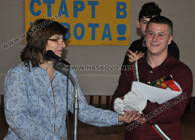 Три паралелки завършиха ПГССТ