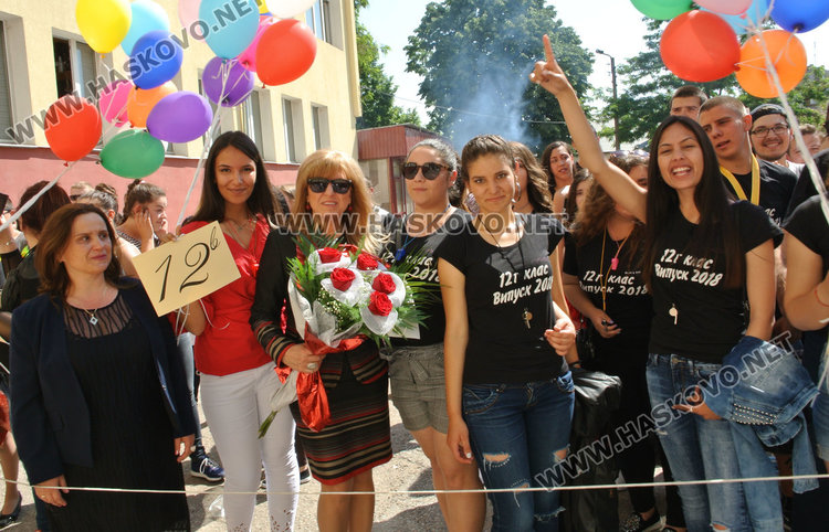 Със златни медали изпрати двама от абитуриентите си Гимназията по туризъм