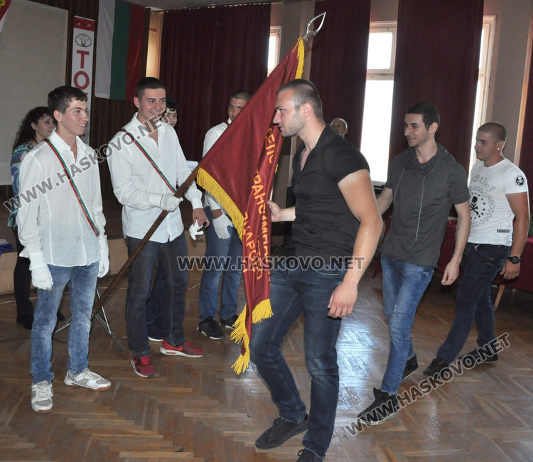 Три паралелки завършиха ПГССТ