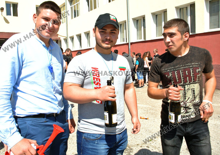 Със златни медали изпрати двама от абитуриентите си Гимназията по туризъм