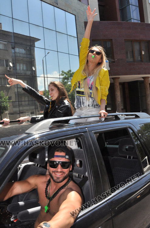 21 глоби за абитуриенти и висене по прозорците на коли