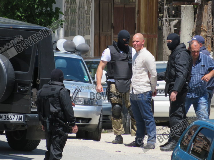 Задържаният младеж се казва Марин, задържан е днес за 24 часа