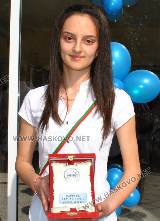 ФСГ изпрати 137 абитуриенти, Анелия Руменова получи наградата „Атанас Буров“