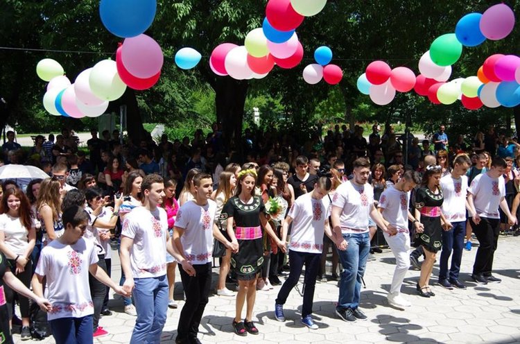  ПМГ изпрати 69 абитуриенти