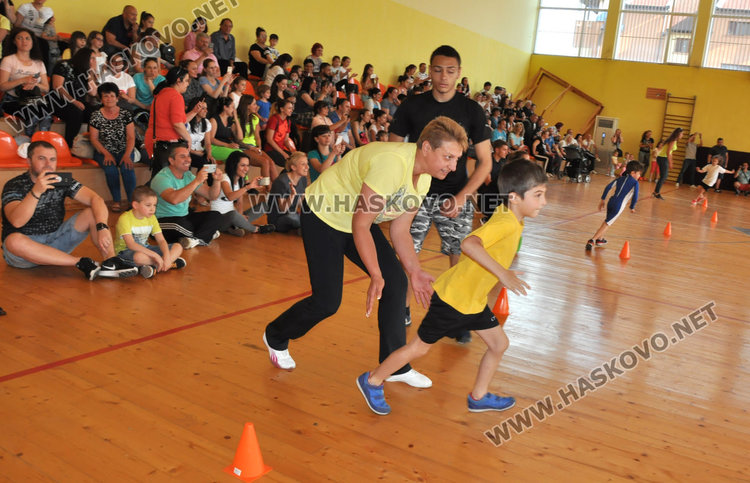 80 деца и родители в състезание за Деня на спорта