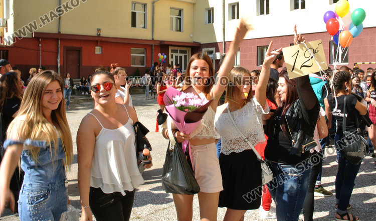 Със златни медали изпрати двама от абитуриентите си Гимназията по туризъм