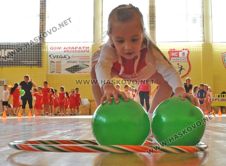 80 деца и родители в състезание за Деня на спорта