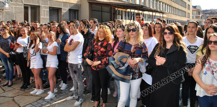 ФСГ изпрати 137 абитуриенти, Анелия Руменова получи наградата „Атанас Буров“