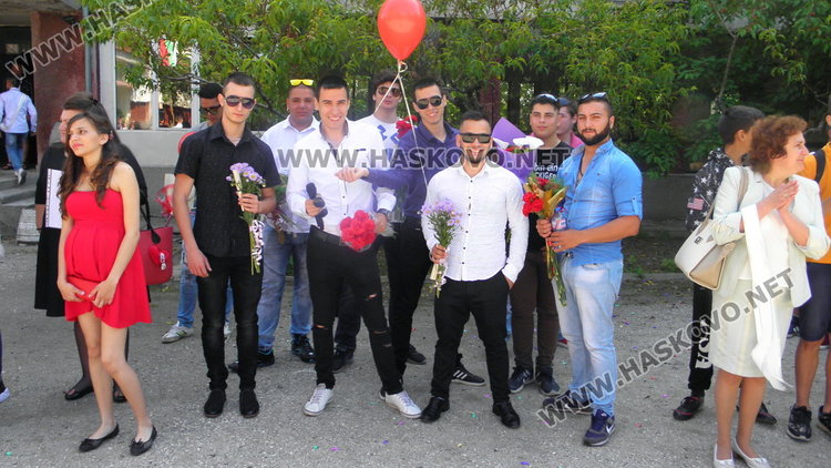 ПГ "Проф. д-р Асен Златаров" изпрати своите абитуриенти