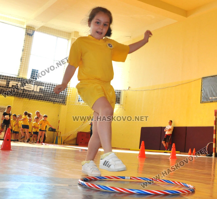 80 деца и родители в състезание за Деня на спорта