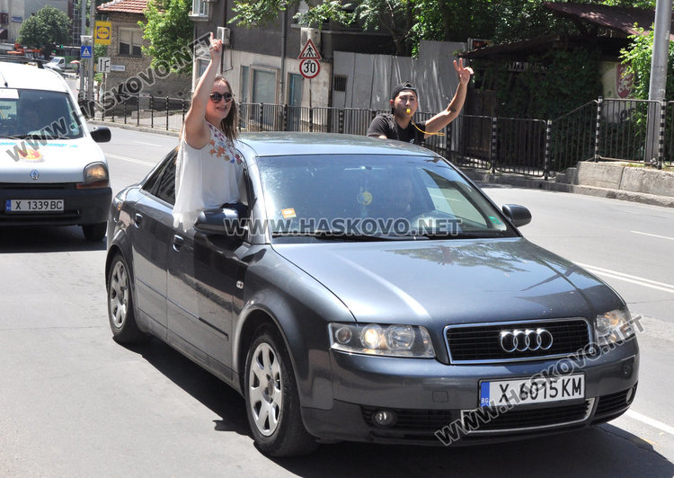 21 глоби за абитуриенти и висене по прозорците на коли