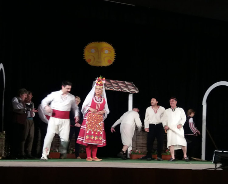 Премиерата на "Женско царство" препълни салона на читалището