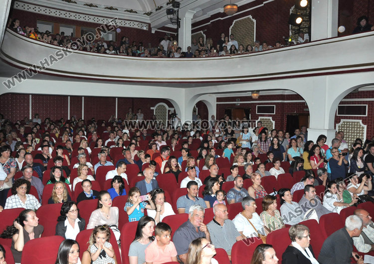 Деца от „Зорница“ показаха традициите от вековната история на България