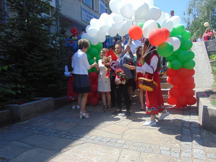 Професионалната гимназия по туризъм изпрати своя  випуск 2018