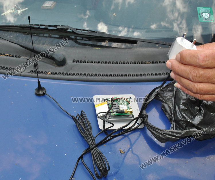 Бременна и възрастни драпат по стълбите в 8-етажен блок заради спрян асансьор