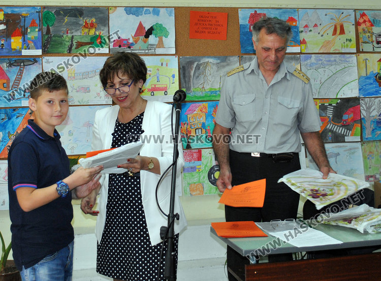 86 деца показват пожари и наводнения, 20 отиват на национален конкурс 