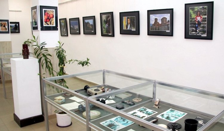 Младите фотографи от „Орфей“ направиха изложба, вече имат студио за работа