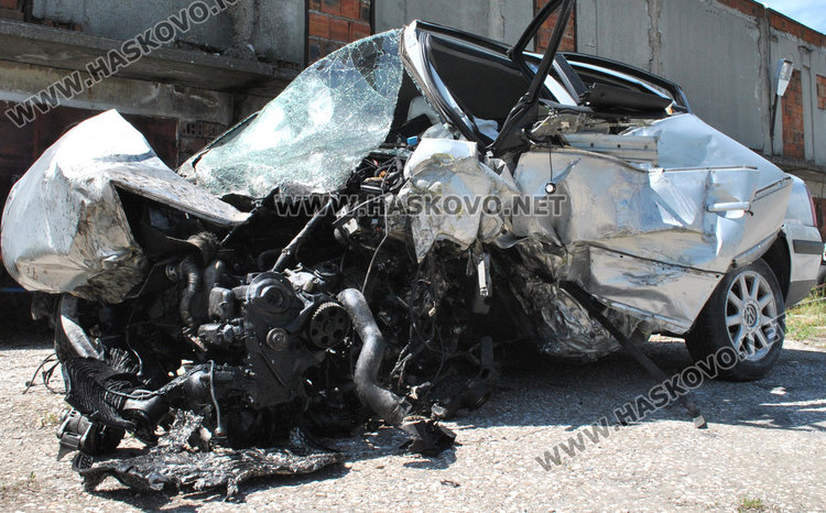 22-годишен загина на място, разбивайки кръговото на Кърджалийска