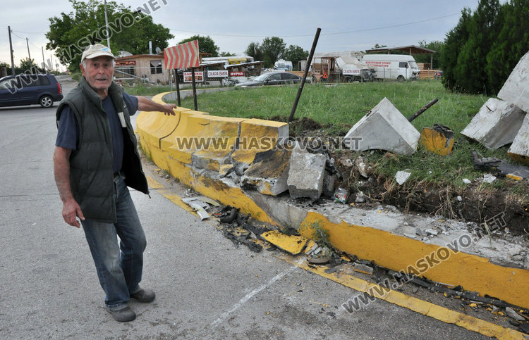22-годишен загина на място, разбивайки кръговото на Кърджалийска