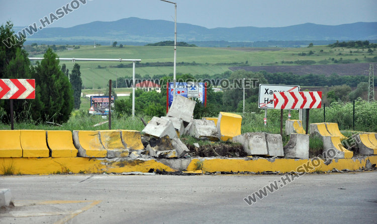 22-годишен загина на място, разбивайки кръговото на Кърджалийска