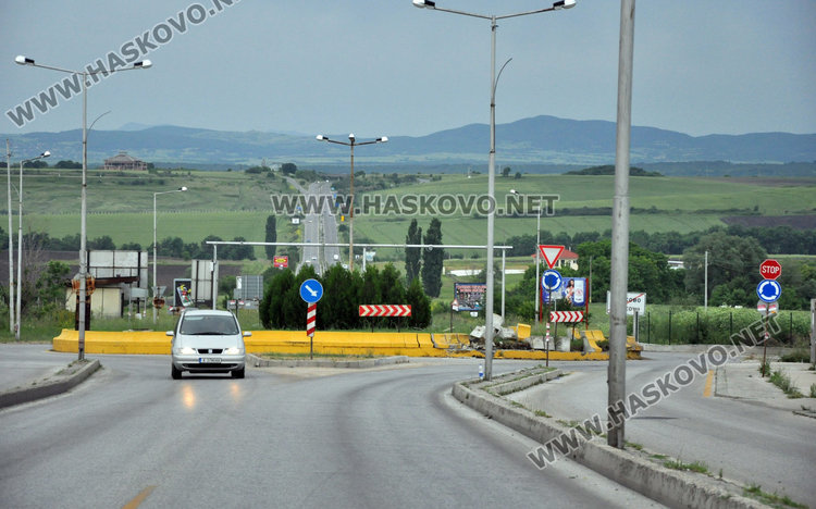 22-годишен загина на място, разбивайки кръговото на Кърджалийска